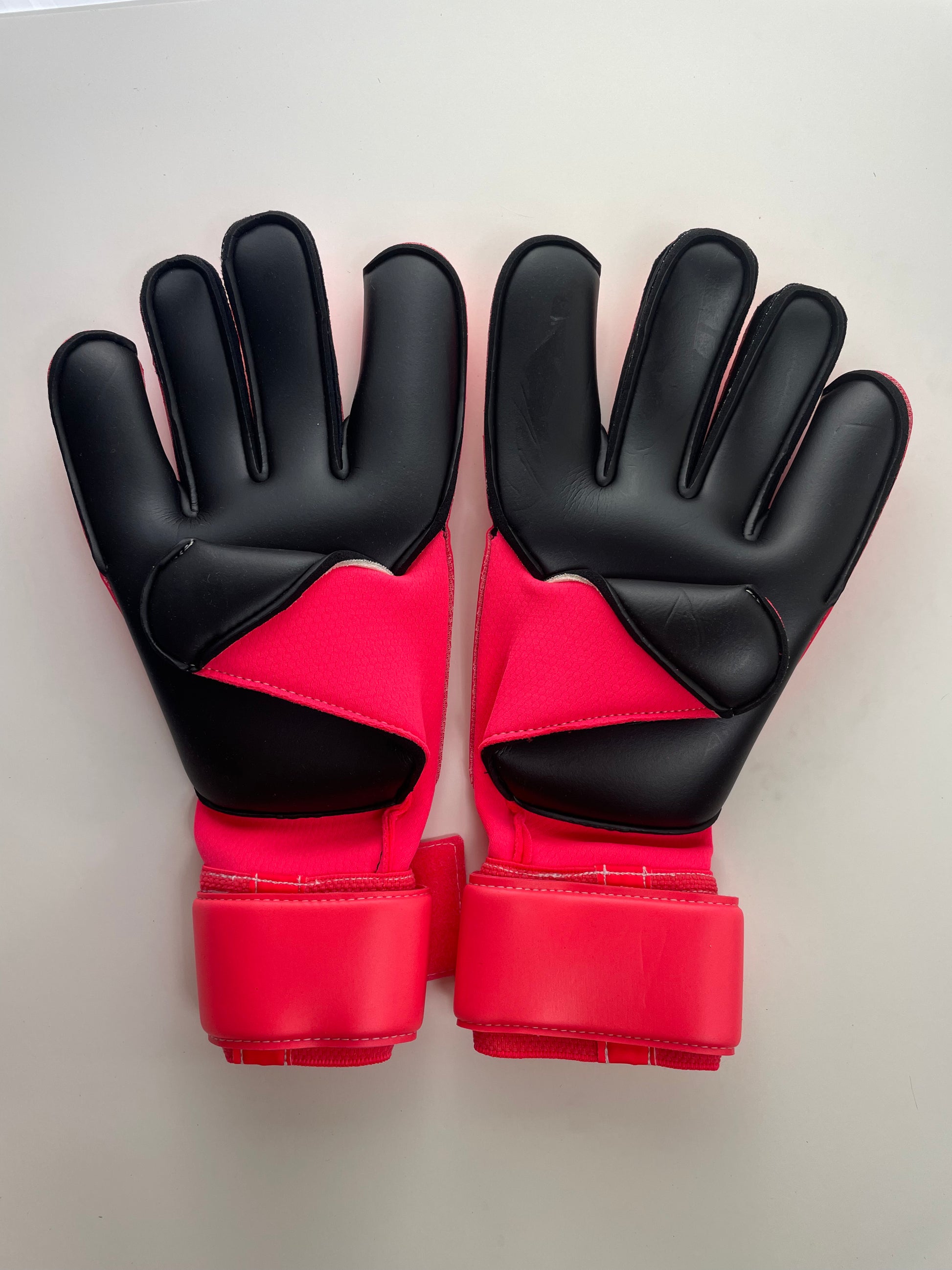 Laboratorio disculpa Dato Nike Vapor Grip 3 Goalkeeper Gloves – Halt's Boots
